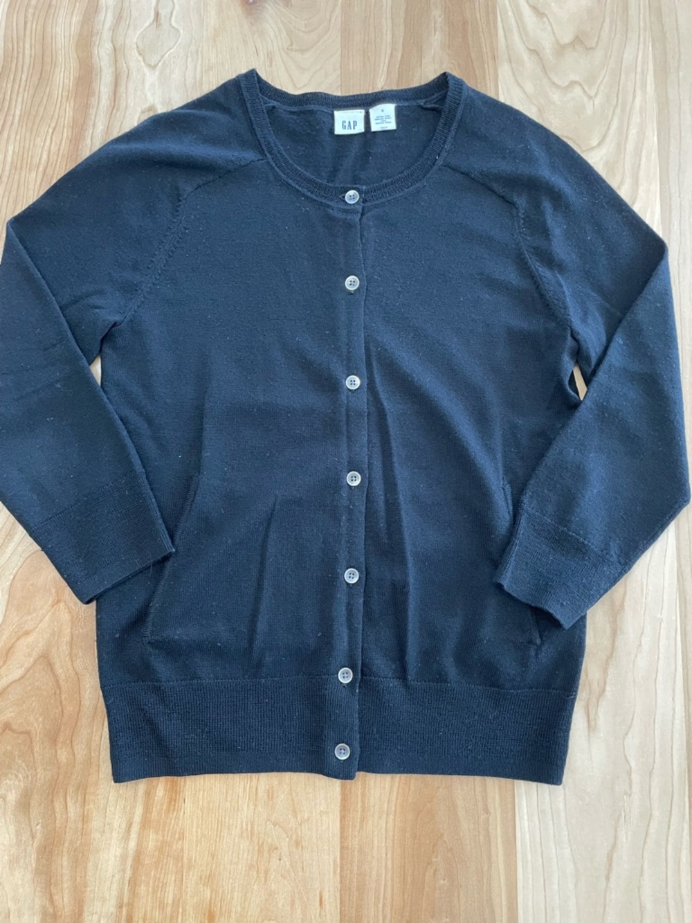 Gap S Lightweight Extra Fine Merino Wool Cardigan Sweater Pockets 3/4 Sleeves